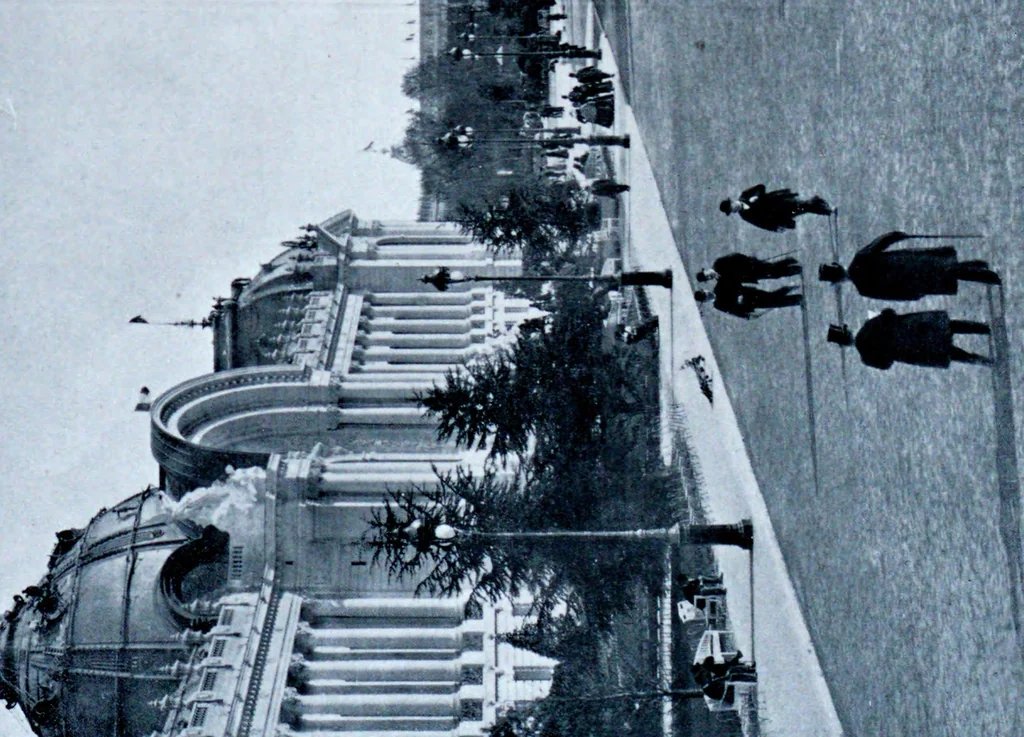 An illustration from Figaro illustré, leaf 7