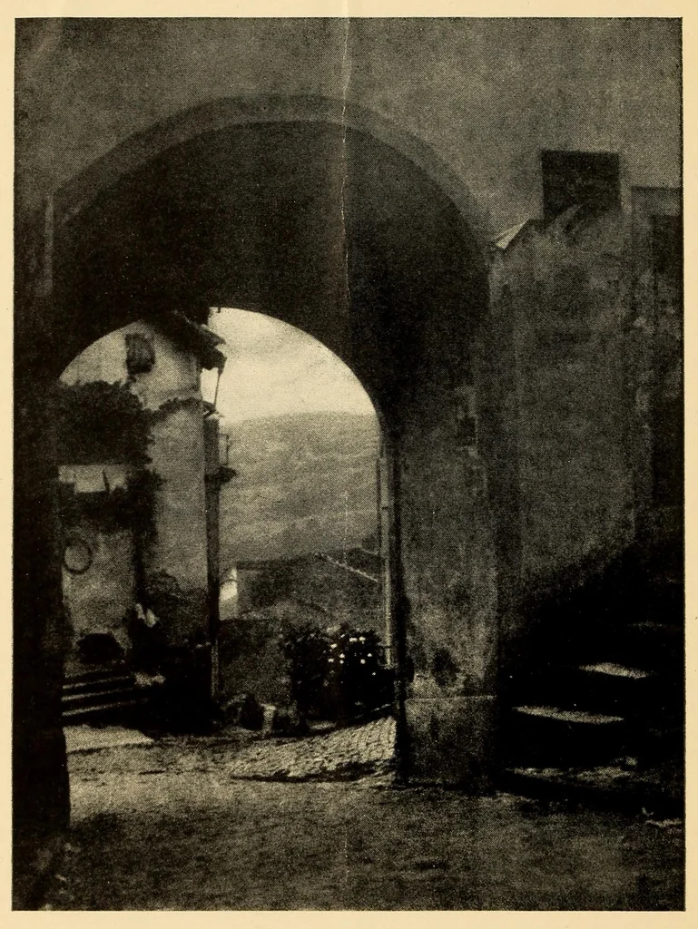 An illustration from First national exhibition of pictorial photography, 1920, leaf 6