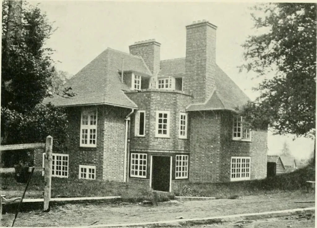 An illustration from Flats, urban houses and cottage homes; a companion volume to "The British home of to-day";, 1906, leaf 183