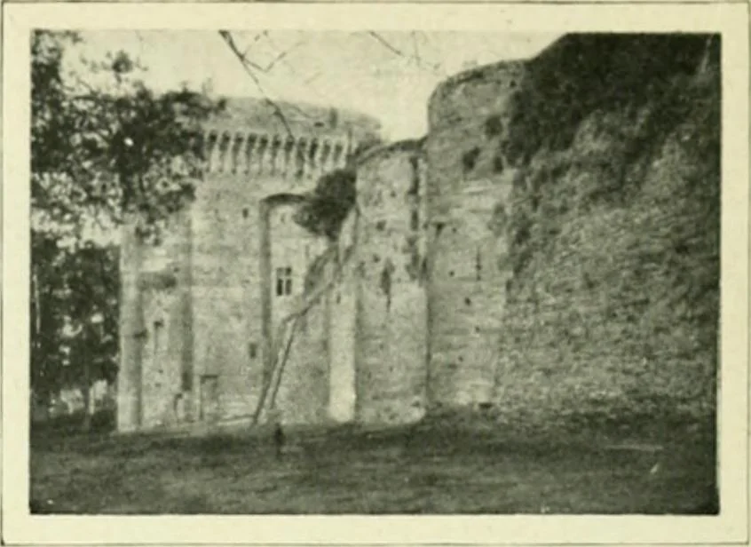 An illustration from France, 1911, leaf 107