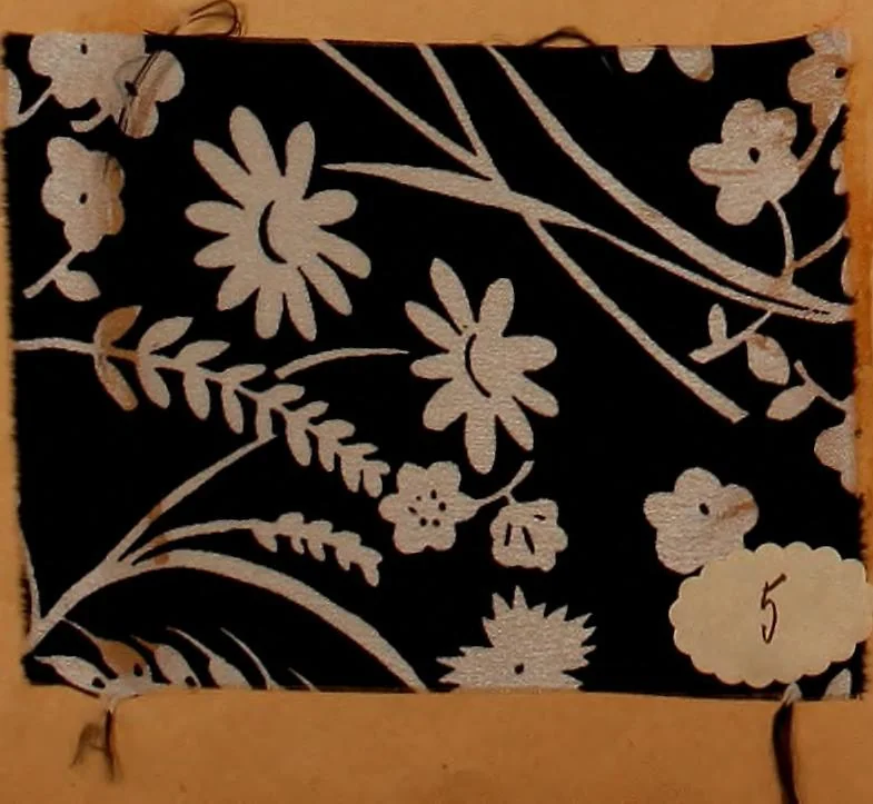 An illustration from [French fabric sample book, 1900, leaf 11
