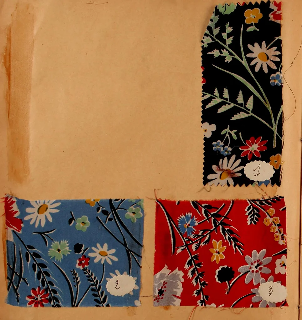 An illustration from [French fabric sample book, 1900, leaf 11