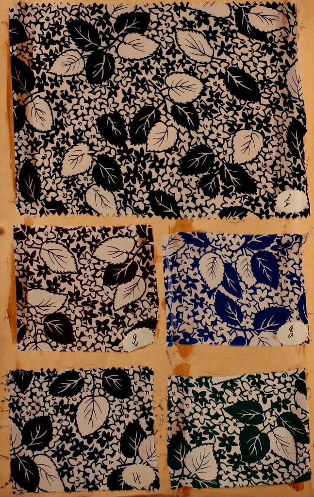 An illustration from [French fabric sample book, 1900, leaf 117