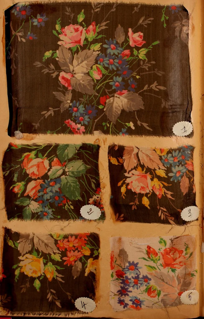 An illustration from [French fabric sample book, 1900, leaf 155