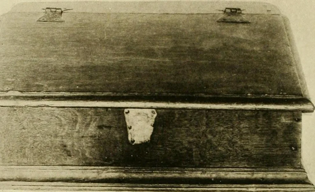 An illustration from Furniture of the Pilgrim century, 1620-1720, including colonial utensils and hardware, 1910, leaf 126