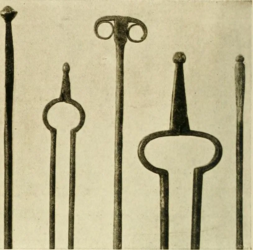 An illustration from Furniture of the Pilgrim century, 1620-1720, including colonial utensils and hardware, 1910, leaf 570