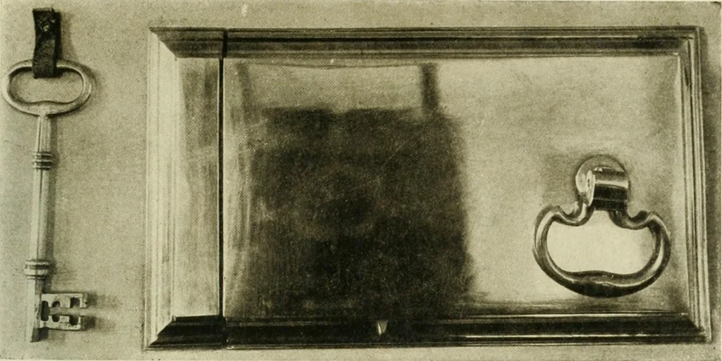 An illustration from Furniture of the Pilgrim century, 1620-1720, including colonial utensils and hardware, 1910, leaf 589