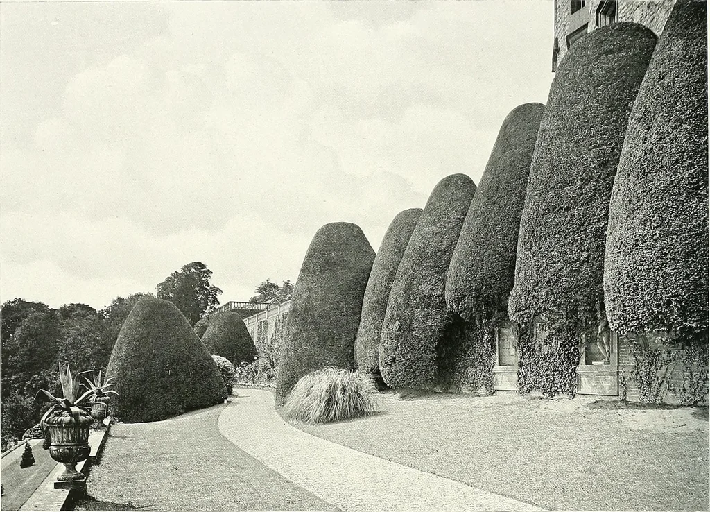 An illustration from Gardens, old and new; the country house & its garden environment, 1900, leaf 117