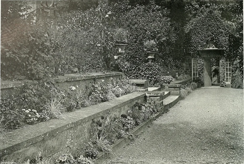 An illustration from Gardens, old and new; the country house & its garden environment, 1900, leaf 125