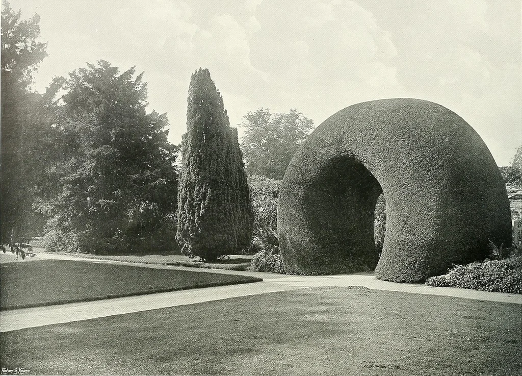 An illustration from Gardens, old and new; the country house & its garden environment, 1900, leaf 13