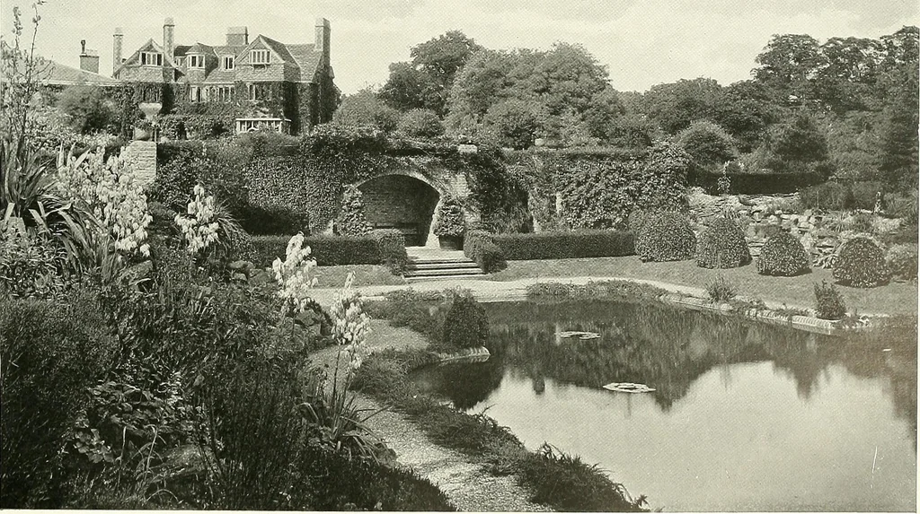 An illustration from Gardens, old and new; the country house & its garden environment, 1900, leaf 132