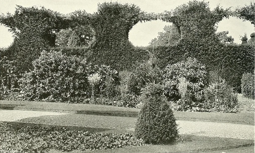 An illustration from Gardens, old and new; the country house & its garden environment, 1900, leaf 135