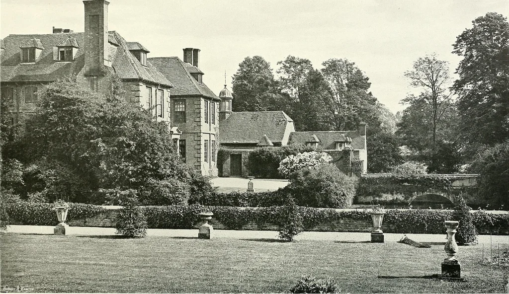 An illustration from Gardens, old and new; the country house & its garden environment, 1900, leaf 15