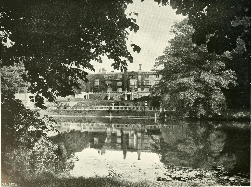 An illustration from Gardens, old and new; the country house & its garden environment, 1900, leaf 227