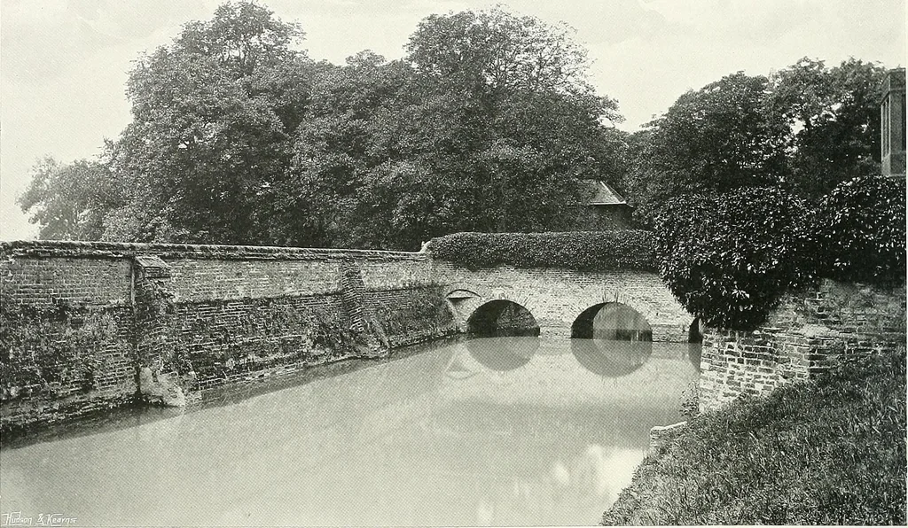 An illustration from Gardens, old and new; the country house & its garden environment, 1900, leaf 245
