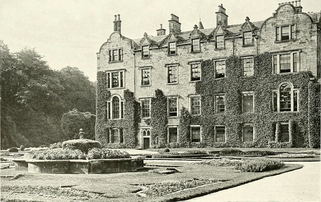 An illustration from Gardens, old and new; the country house & its garden environment, 1900, leaf 259
