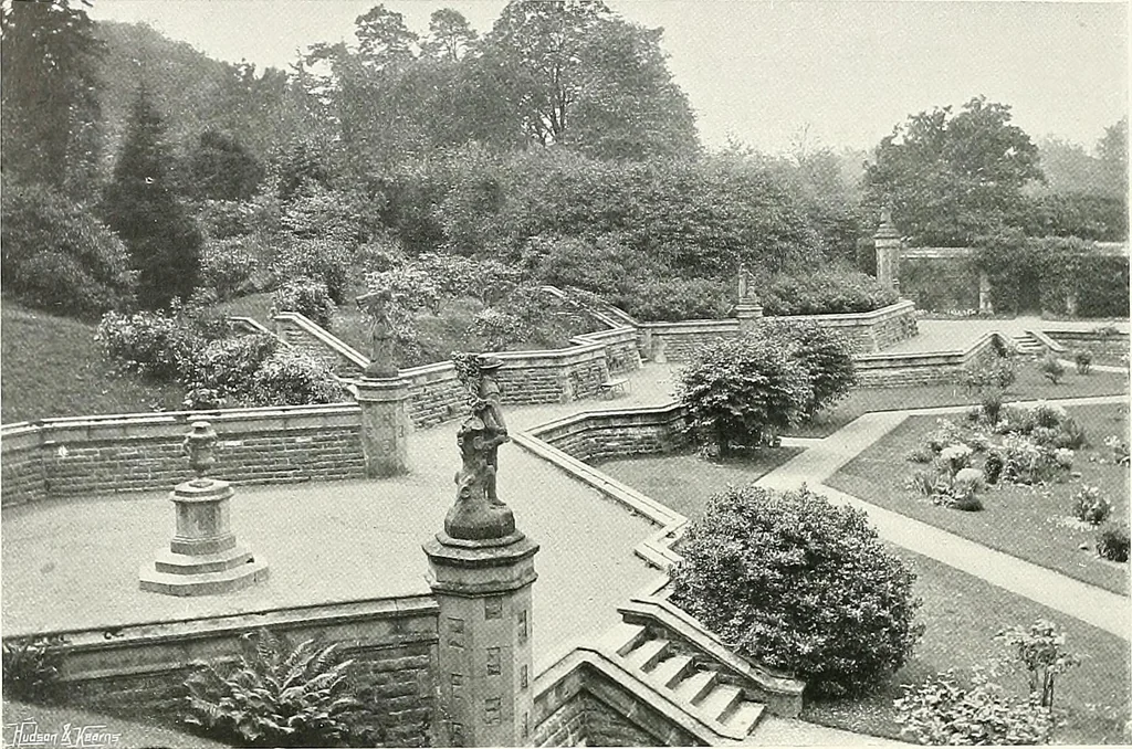 An illustration from Gardens, old and new; the country house & its garden environment, 1900, leaf 283