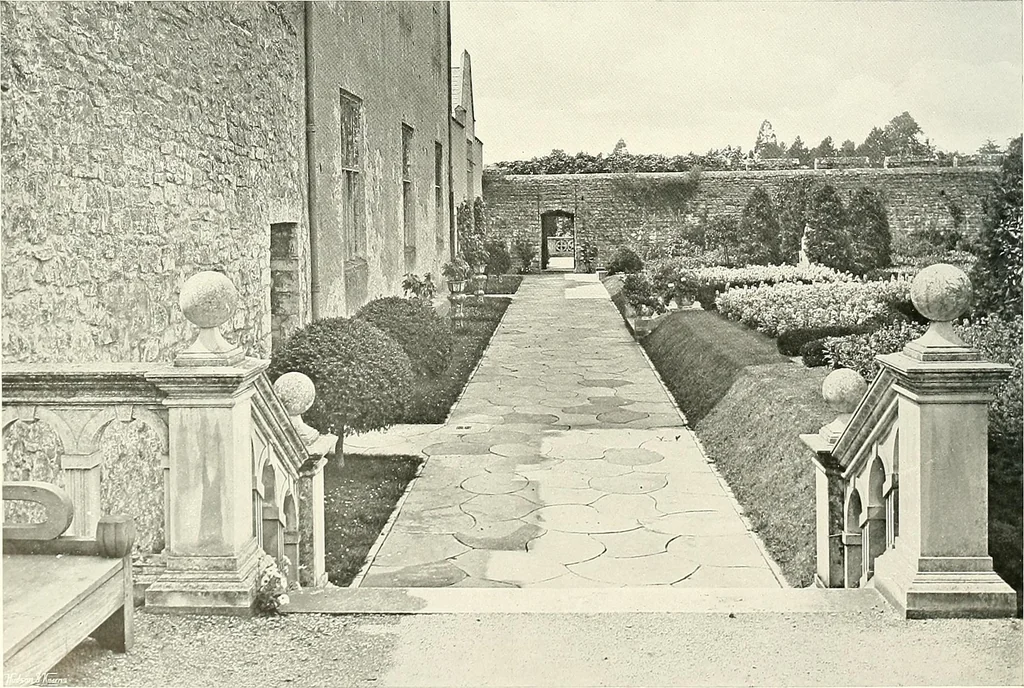An illustration from Gardens, old and new; the country house & its garden environment, 1900, leaf 293