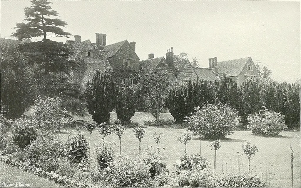 An illustration from Gardens, old and new; the country house & its garden environment, 1900, leaf 301
