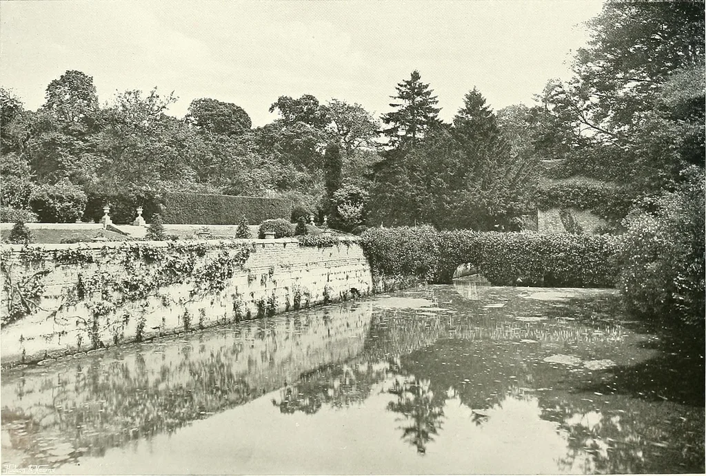 An illustration from Gardens, old and new; the country house & its garden environment, 1900, leaf 313