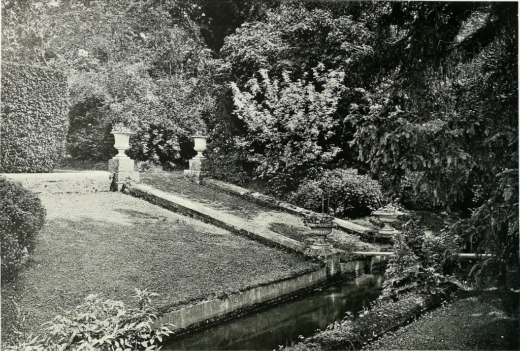 An illustration from Gardens, old and new; the country house & its garden environment, 1900, leaf 315