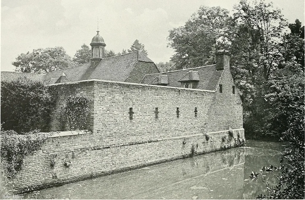 An illustration from Gardens, old and new; the country house & its garden environment, 1900, leaf 317