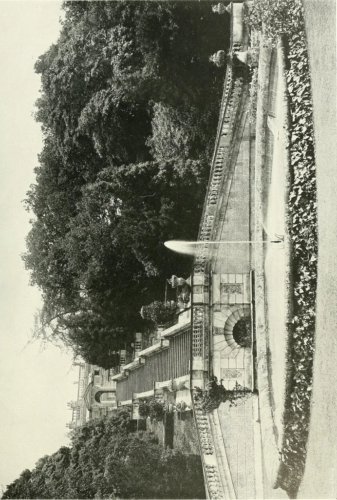 An illustration from Gardens, old and new; the country house & its garden environment, 1900, leaf 322