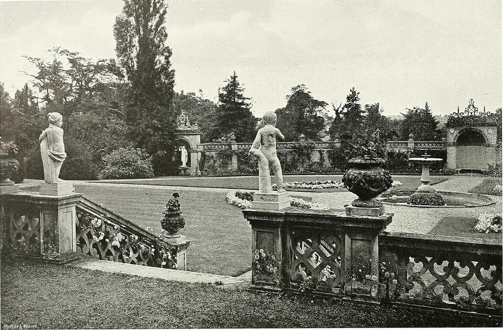 An illustration from Gardens, old and new; the country house & its garden environment, 1900, leaf 323