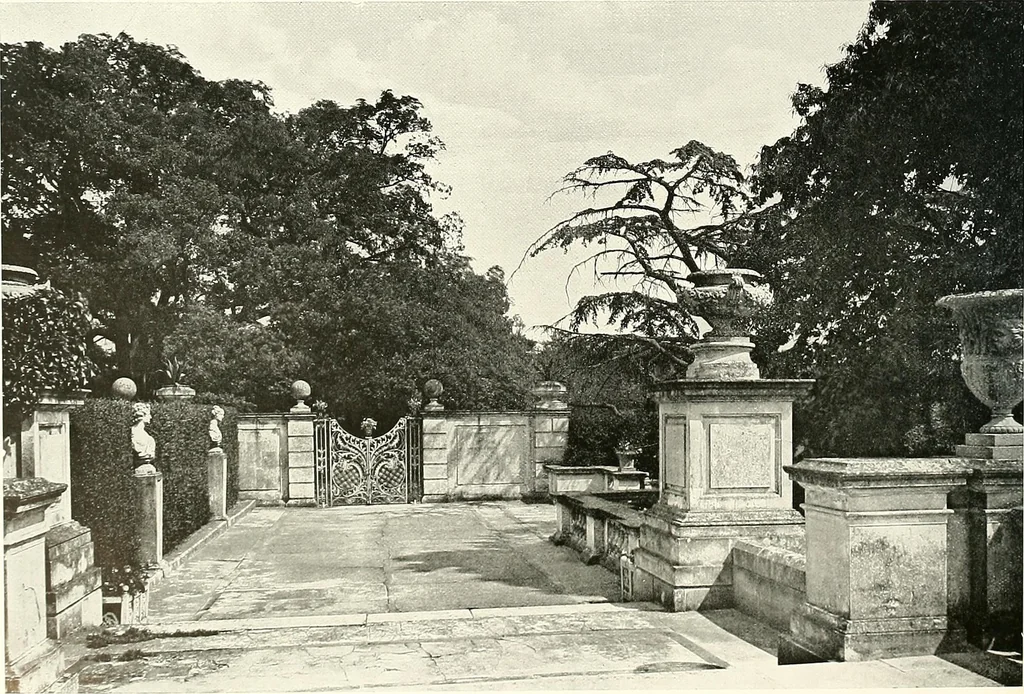 An illustration from Gardens, old and new; the country house & its garden environment, 1900, leaf 323