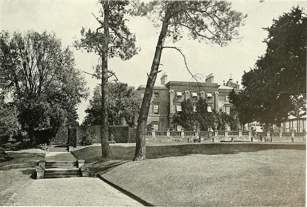 An illustration from Gardens, old and new; the country house & its garden environment, 1900, leaf 332