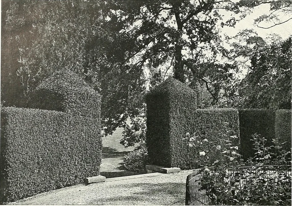An illustration from Gardens, old and new; the country house & its garden environment, 1900, leaf 333