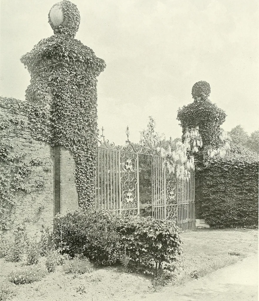 An illustration from Gardens, old and new; the country house & its garden environment, 1900, leaf 34