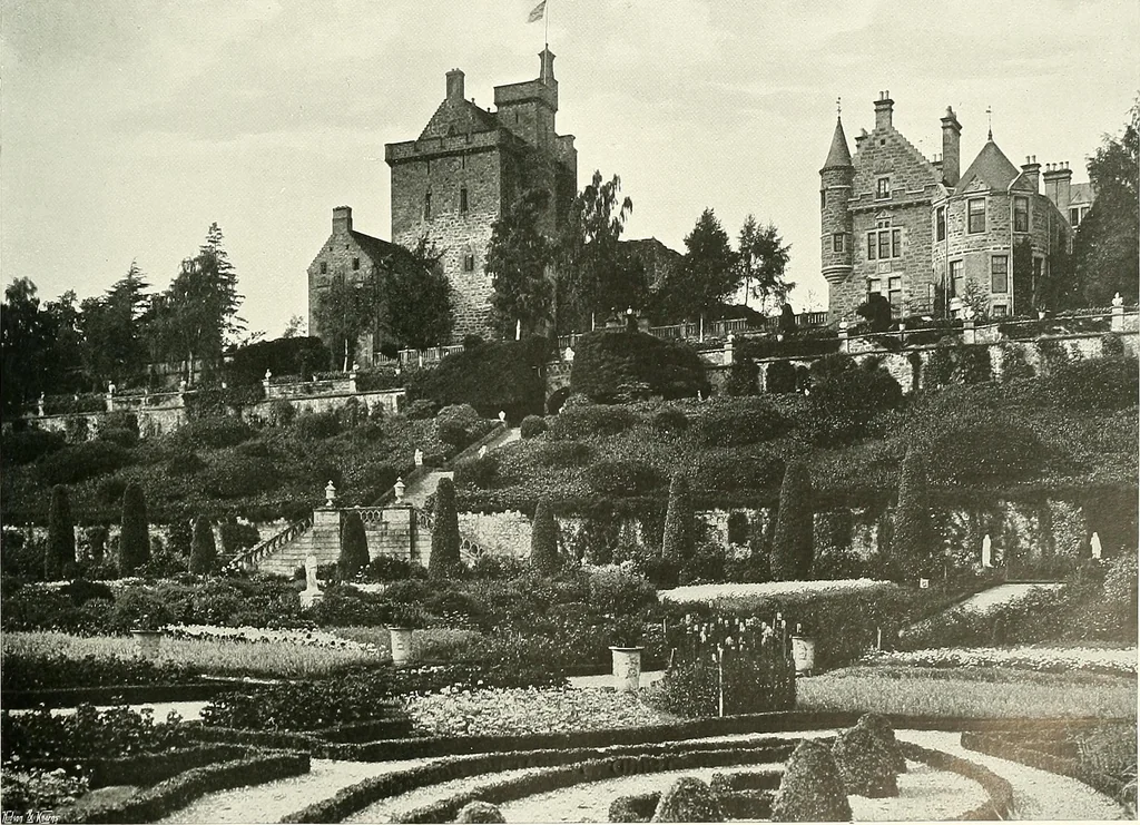 An illustration from Gardens, old and new; the country house & its garden environment, 1900, leaf 50