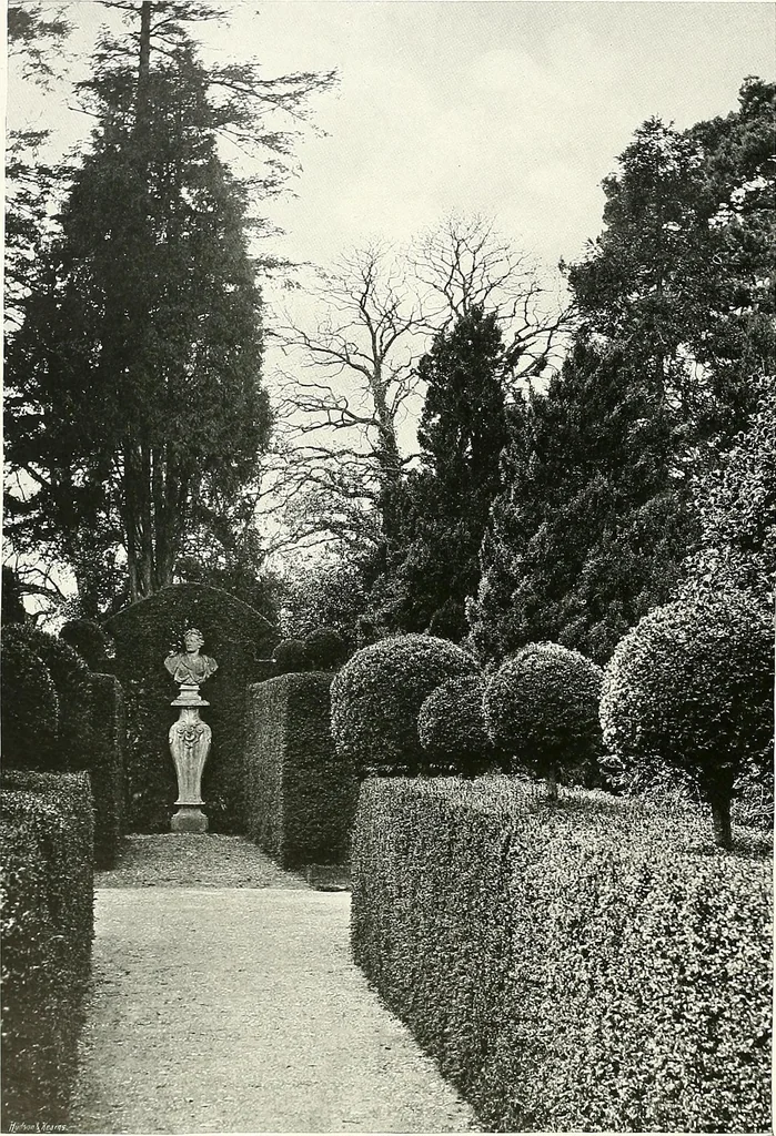 An illustration from Gardens, old and new; the country house & its garden environment, 1900, leaf 69