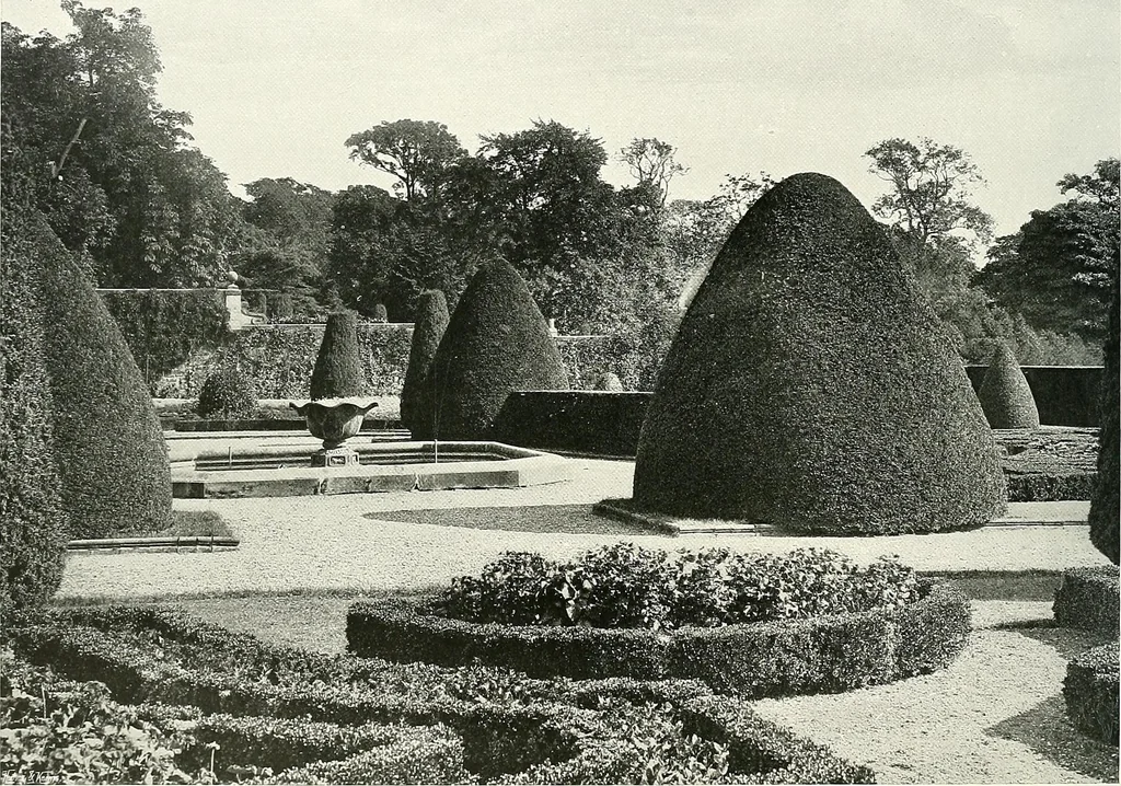 An illustration from Gardens, old and new; the country house & its garden environment, 1900, leaf 73