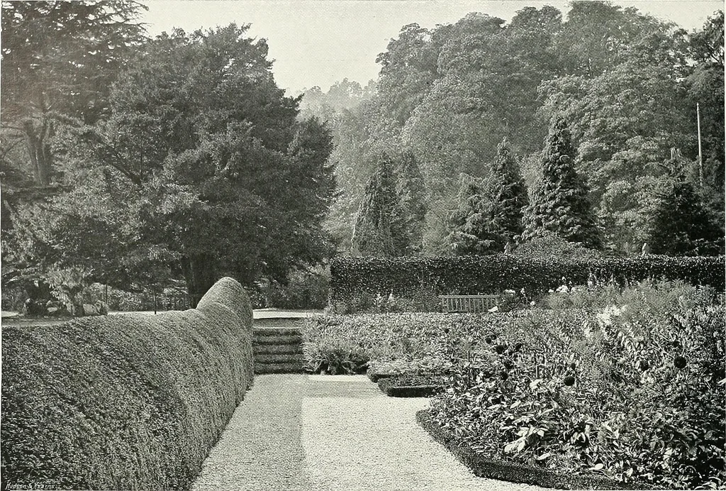 An illustration from Gardens, old and new; the country house & its garden environment, 1900, leaf 81