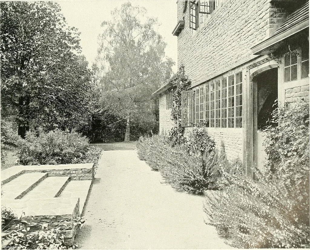 An illustration from Gardens, old and new; the country house & its garden environment, 1900, leaf 88