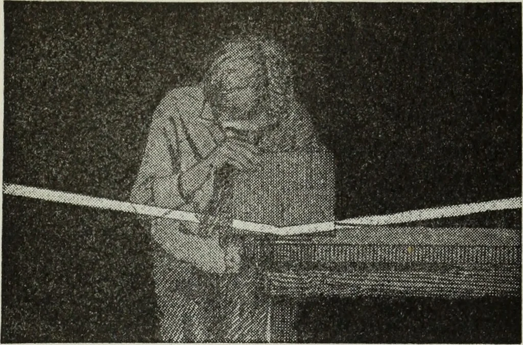 An illustration from Gilbert light experiments for boys, 1920, leaf 33
