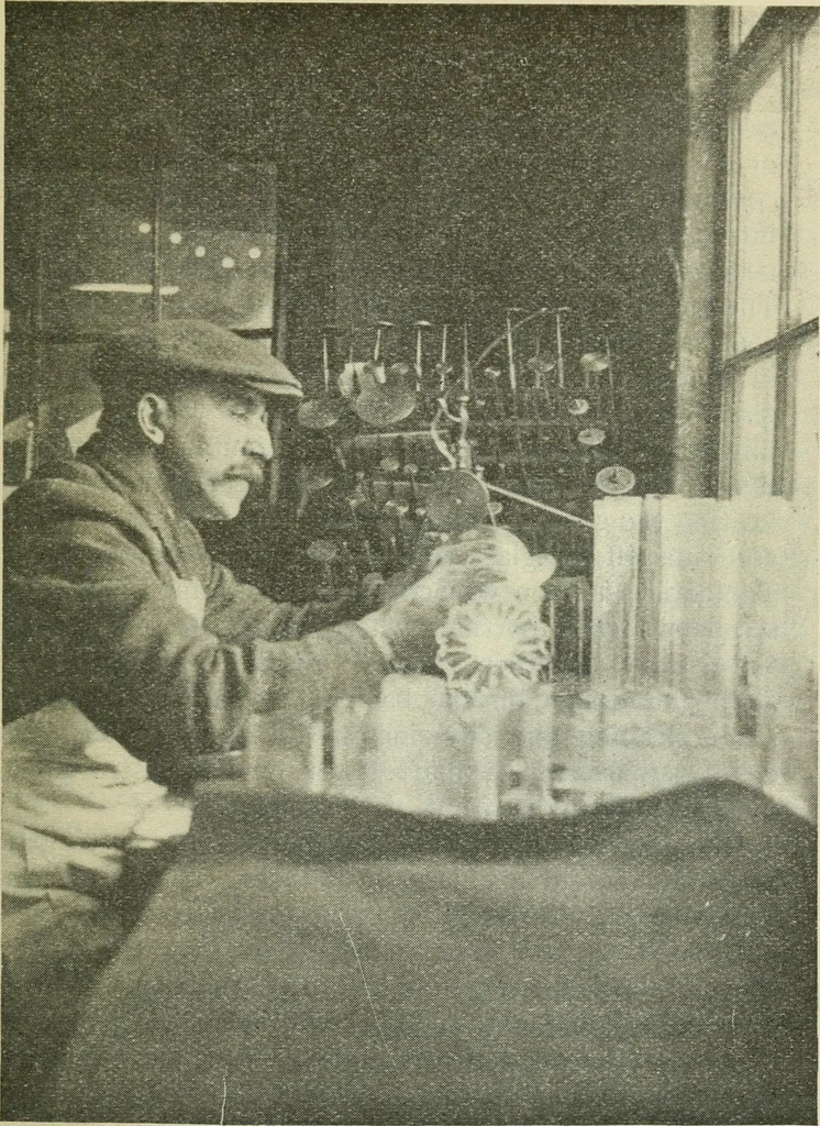 An illustration from Glass and glass manufacture, 1919, leaf 129
