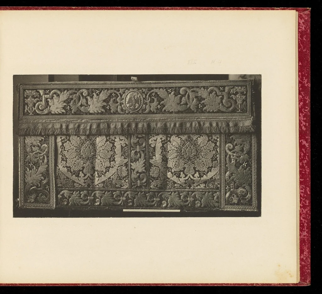 An illustration from Exposição districtal de Aveiro em 1882 : reliquias da arte nacional, 1883, leaf 70