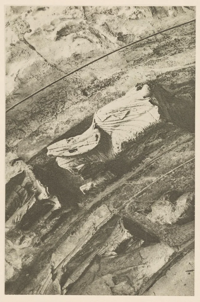 An illustration from Romanesque sculpture of the pilgrimage roads, 1923, leaf 118