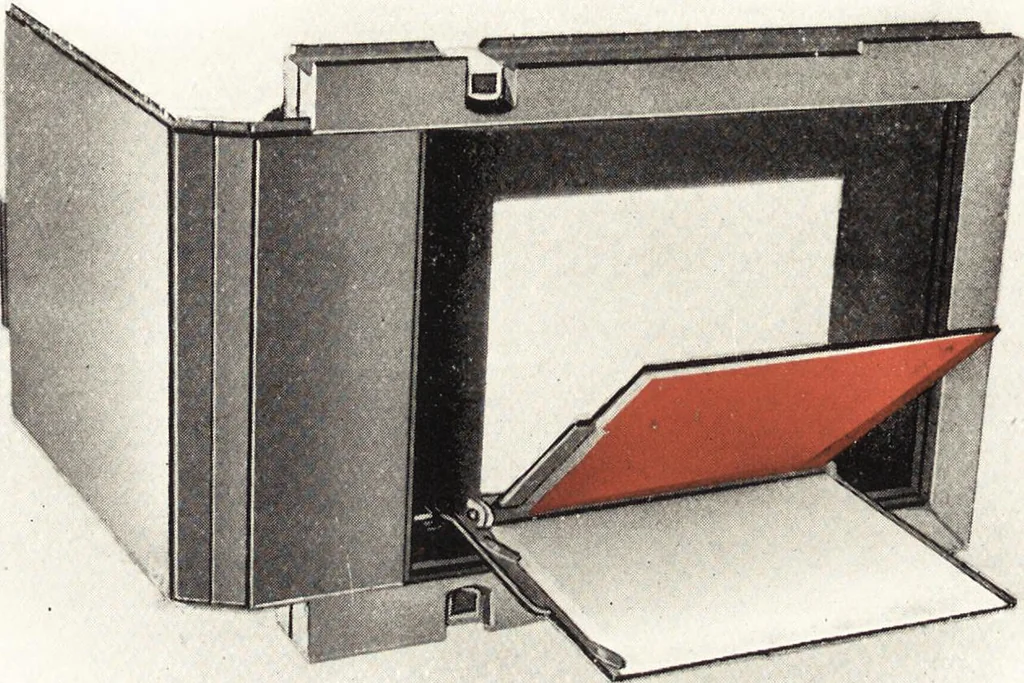 An illustration from Three-colour photography : three-colour printing and the production of photographic pigment pictures in natural colours, 1904, leaf 169