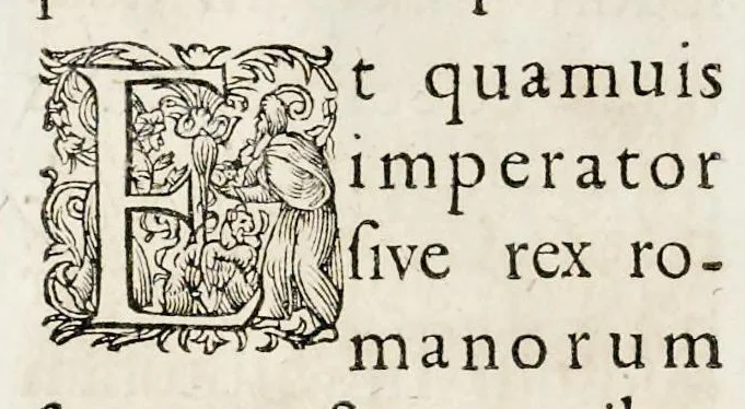 An illustration from Henrici Günteri Thülemarii ... Tractatio de Bulla Aurea, argentea, plumbea et cerea in genere, nec non in specie : de Aurea bulla Caroli IV imperatoris : Accedunt I. Textus Aureae bullae Caroli IV imper. anno 1356 Norimbergae & Metis sancitae ex autographo francofurtano fideliter descriptus. II. Copia MSti Aureae bullae Carolinae, quod in augustissima Bibliotheca vindobenensi invenitur ... III. & IV. Copiae duarum versionum germanicarum Aureae istius bullae, quae in dicta augustissima Bibliotheca caesarea & Curia francofurtana custodiuntur. V. Aurea bulla Andronici imperatoris constantinopolitani cum notis & addit. VI. Aurea bulla brabantina cum commentar. VII. Capitulatio Maximiliani II imperatoris ex originali, quod in serenissimi electoris palatini archivo adservatur, integra edita, 1697, leaf 171