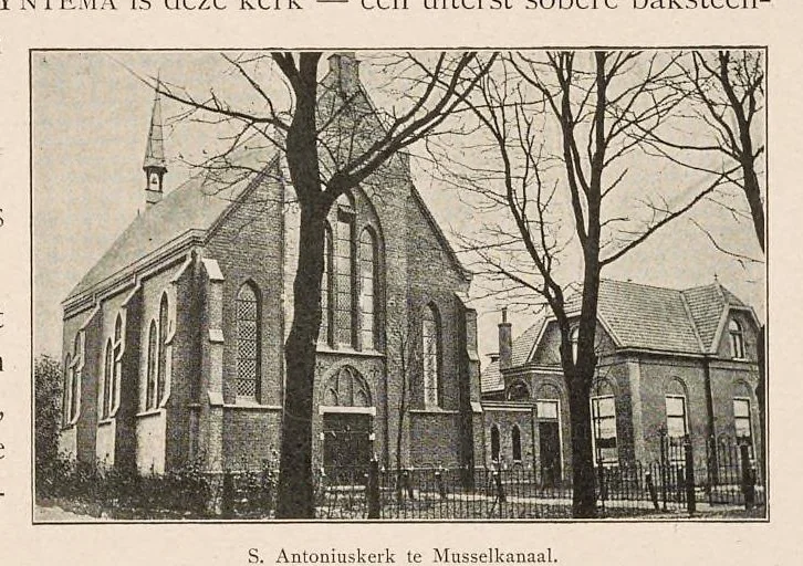 An illustration from De Katholieke kerken in Nederland : dat is de tegenwoordige staat dier kerken met hunne meubeling en versiering beschreven en afgebeeld, 1906, leaf 134
