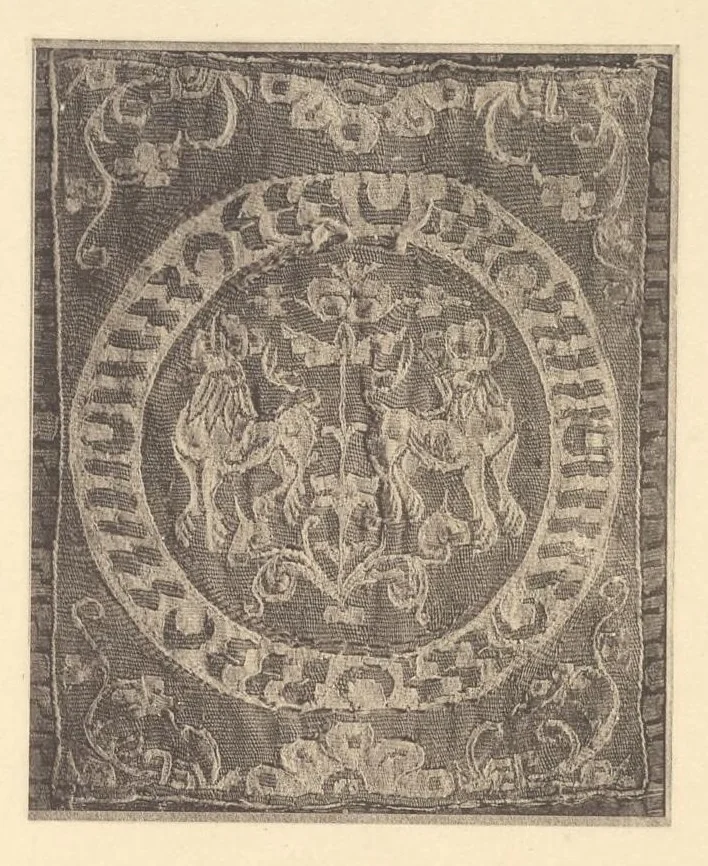 An illustration from La collection Kelekian. Étoffes & tapis d'Orient & de Venise, 1900, leaf 50