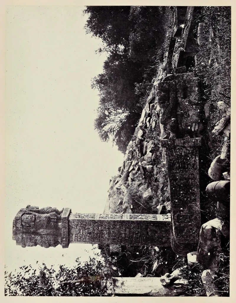 An illustration from Tree and serpent worship, or, Illustrations of mythology and art in India in the first and fourth centuries after Christ : from the sculptures of the Buddhist topes at Sanchi and Amravati, 1868, leaf 167