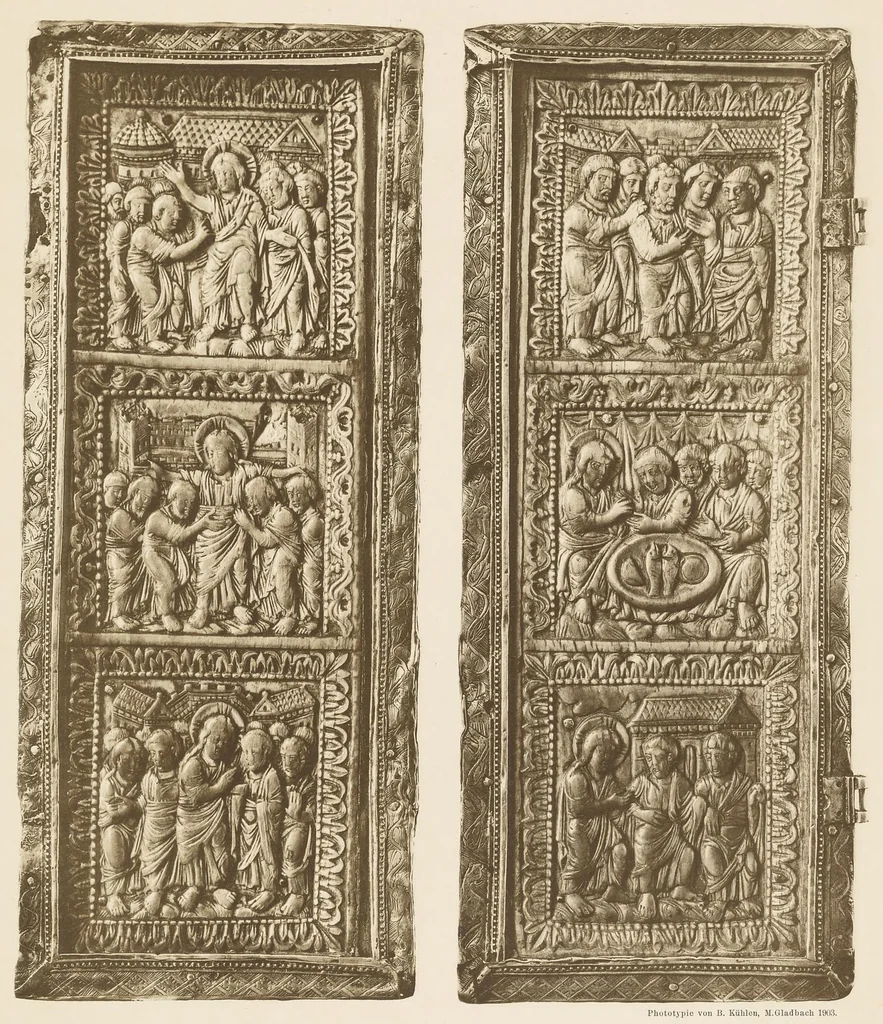 An illustration from Kunstschätze des Aachener Kaiserdomes : Werke der Goldschmiedekunst, Elfenbeinschnitzerei und Textilkunst, 1904, leaf 24