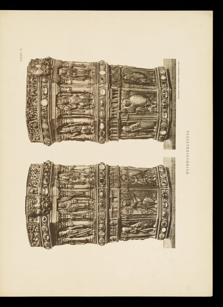 An illustration from Kunstschätze des Aachener Kaiserdomes : Werke der Goldschmiedekunst, Elfenbeinschnitzerei und Textilkunst, 1904, leaf 26