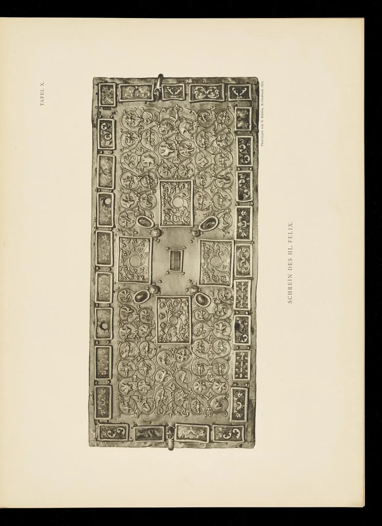 An illustration from Kunstschätze des Aachener Kaiserdomes : Werke der Goldschmiedekunst, Elfenbeinschnitzerei und Textilkunst, 1904, leaf 36