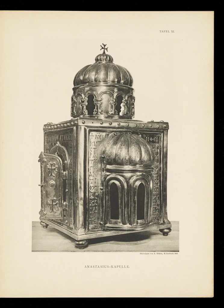 An illustration from Kunstschätze des Aachener Kaiserdomes : Werke der Goldschmiedekunst, Elfenbeinschnitzerei und Textilkunst, 1904, leaf 38